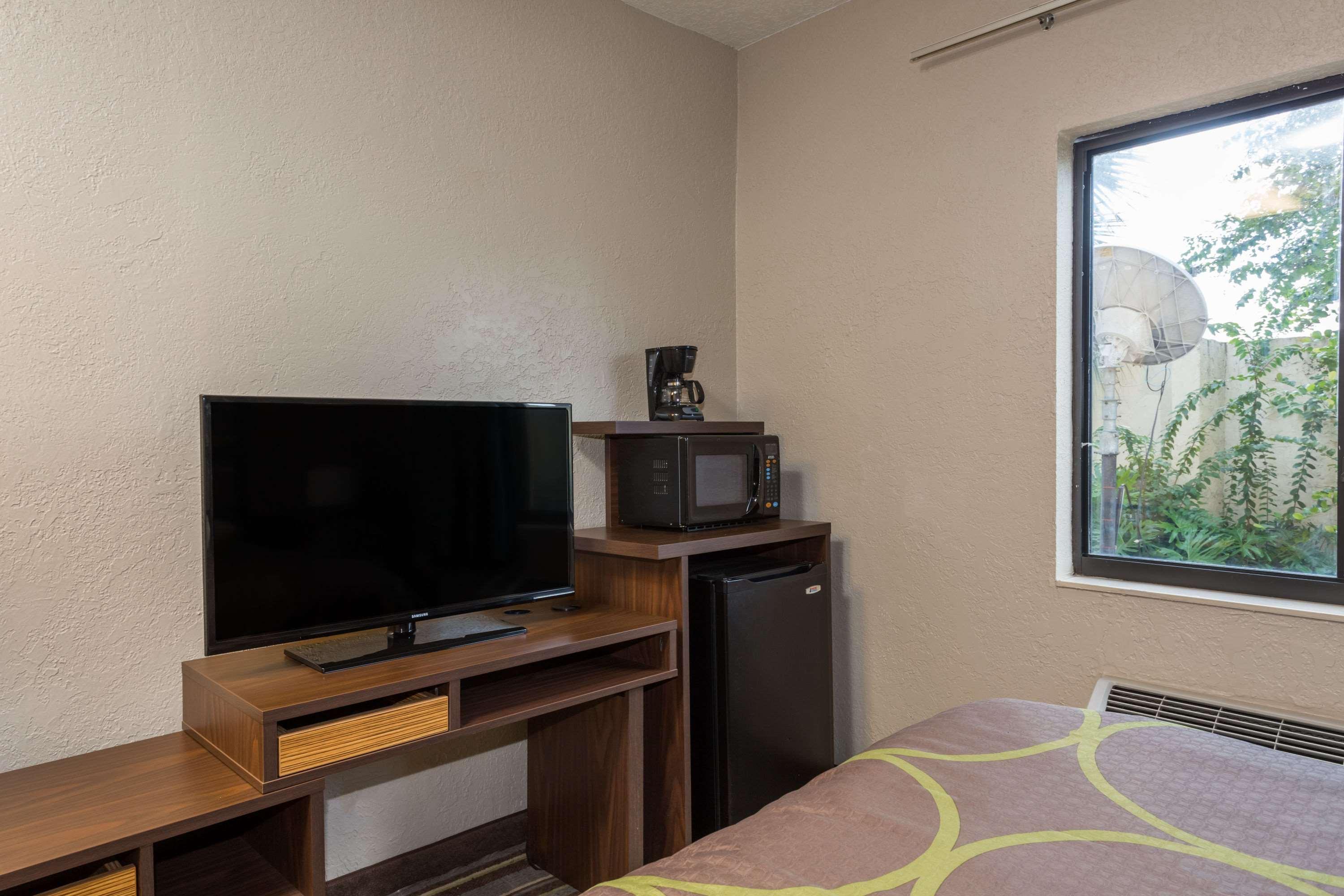 Super 8 By Wyndham Pompano Beach Εξωτερικό φωτογραφία