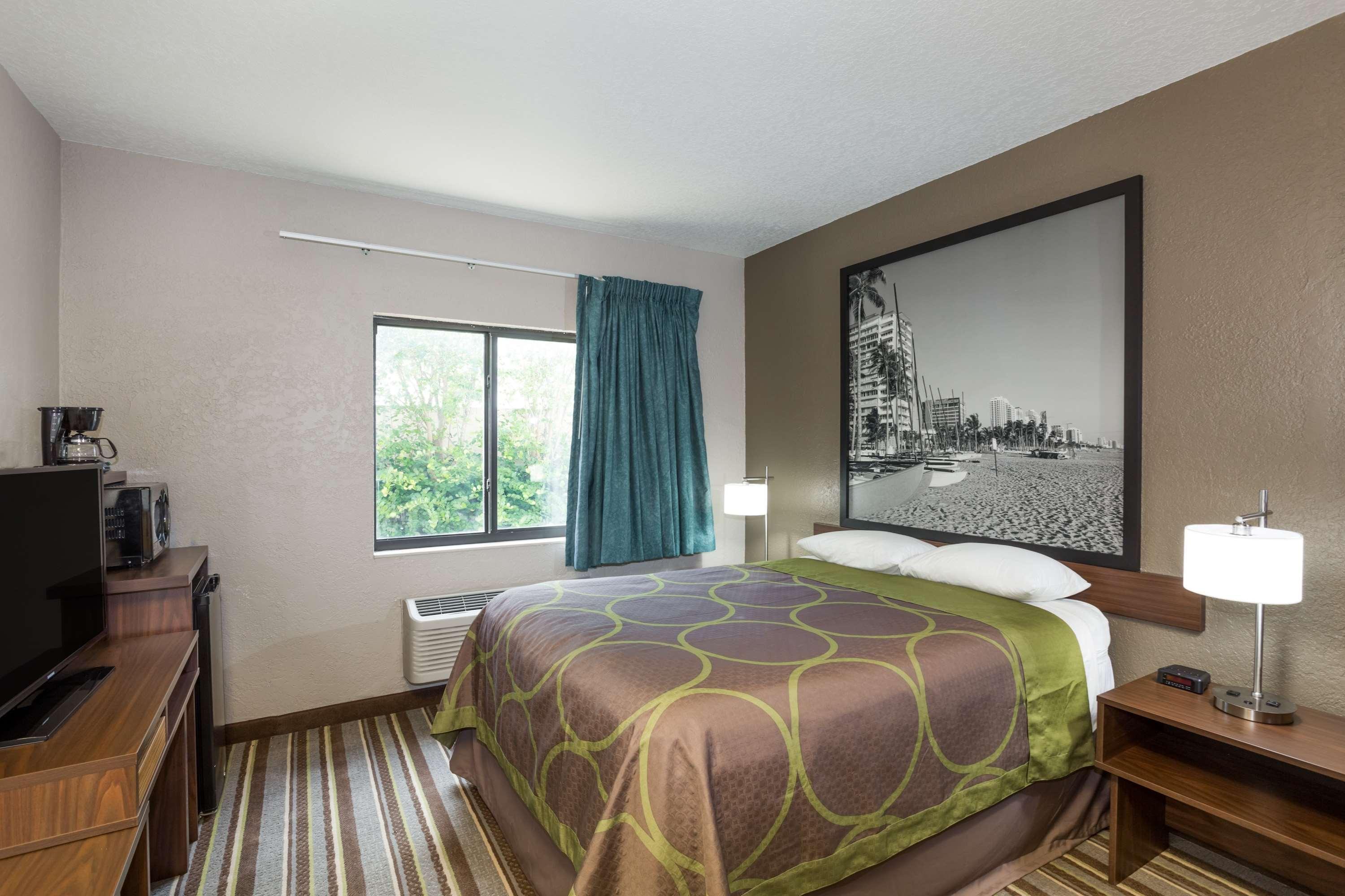 Super 8 By Wyndham Pompano Beach Εξωτερικό φωτογραφία