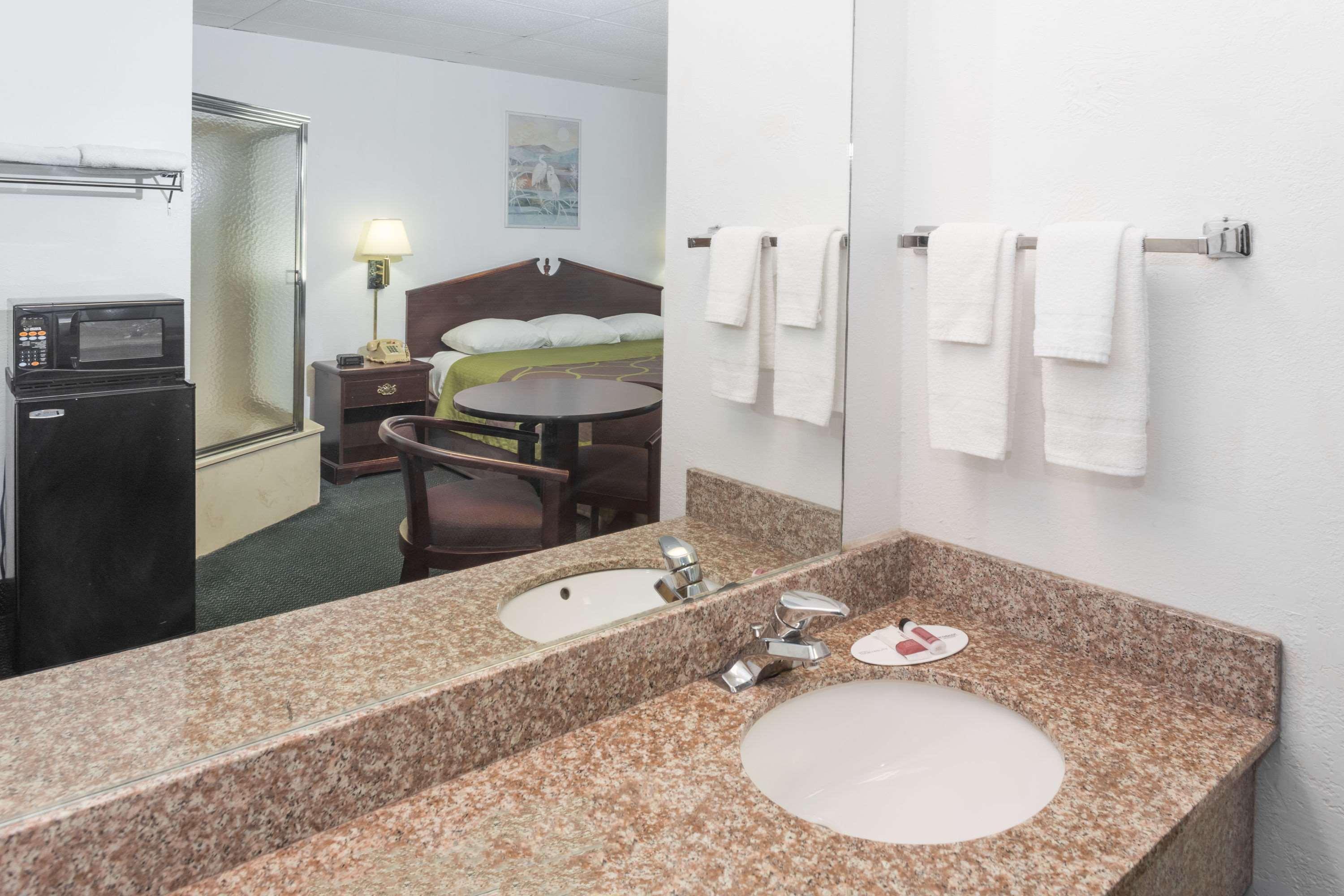 Super 8 By Wyndham Pompano Beach Εξωτερικό φωτογραφία
