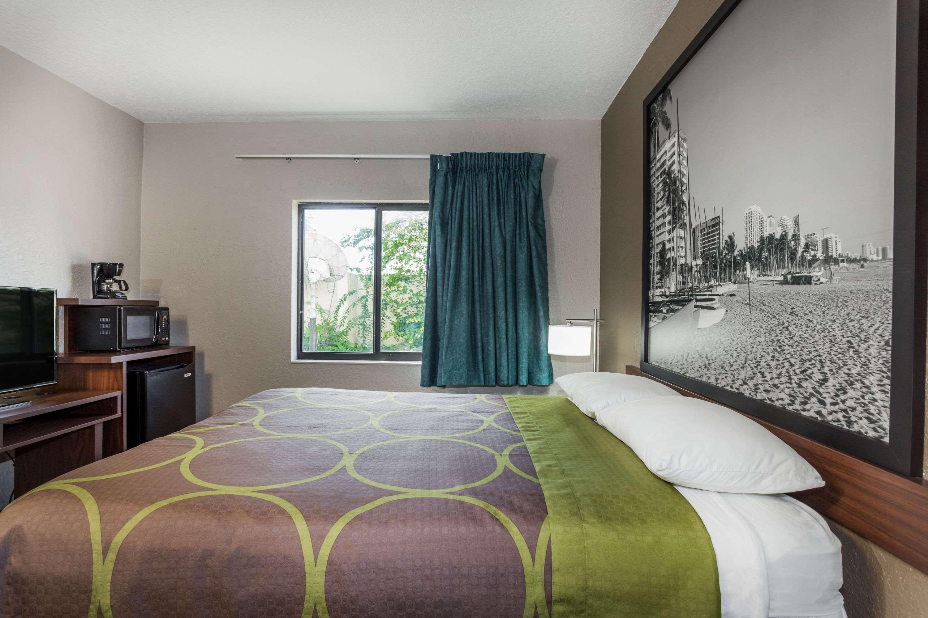 Super 8 By Wyndham Pompano Beach Εξωτερικό φωτογραφία