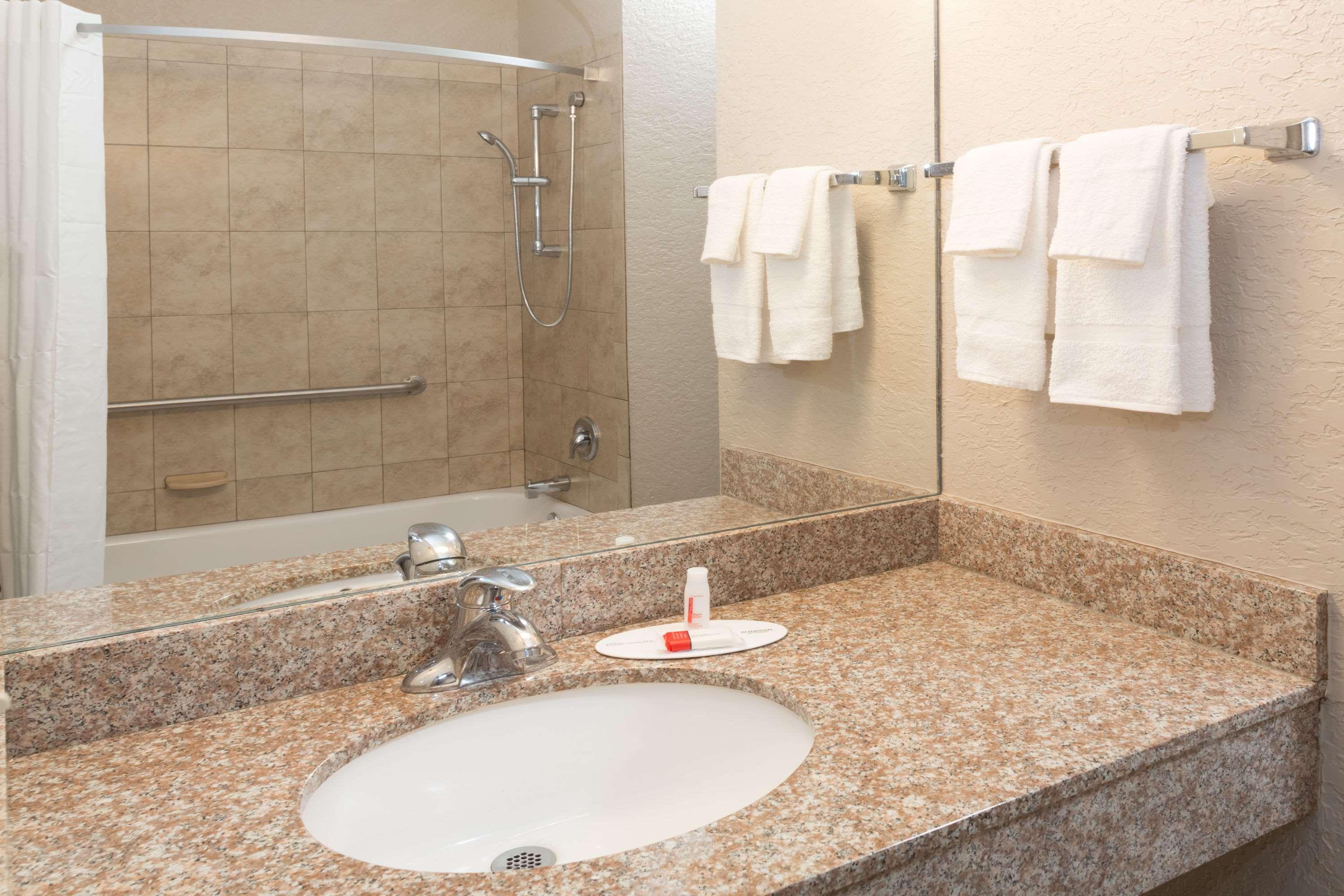 Super 8 By Wyndham Pompano Beach Εξωτερικό φωτογραφία