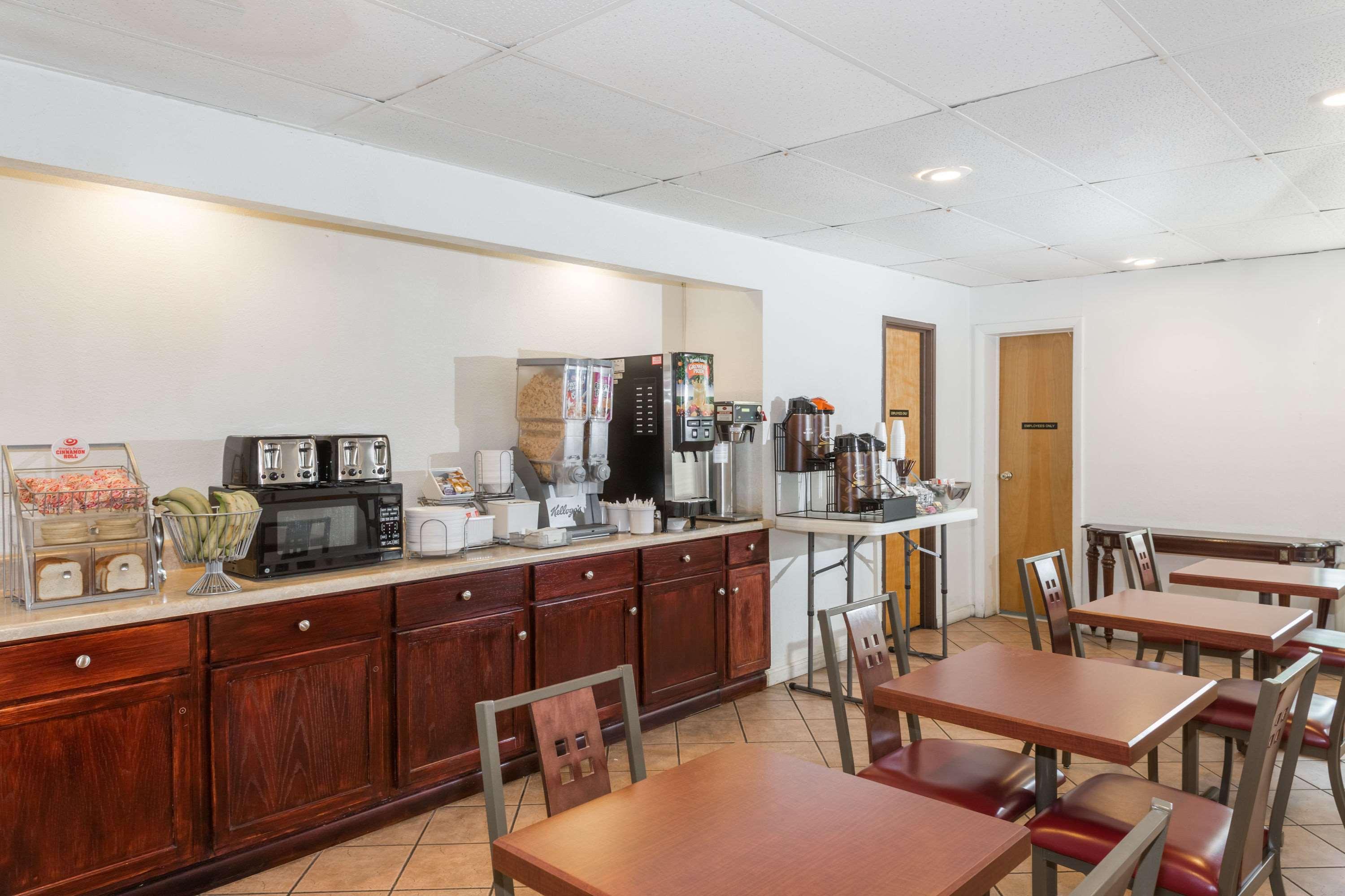 Super 8 By Wyndham Pompano Beach Εξωτερικό φωτογραφία