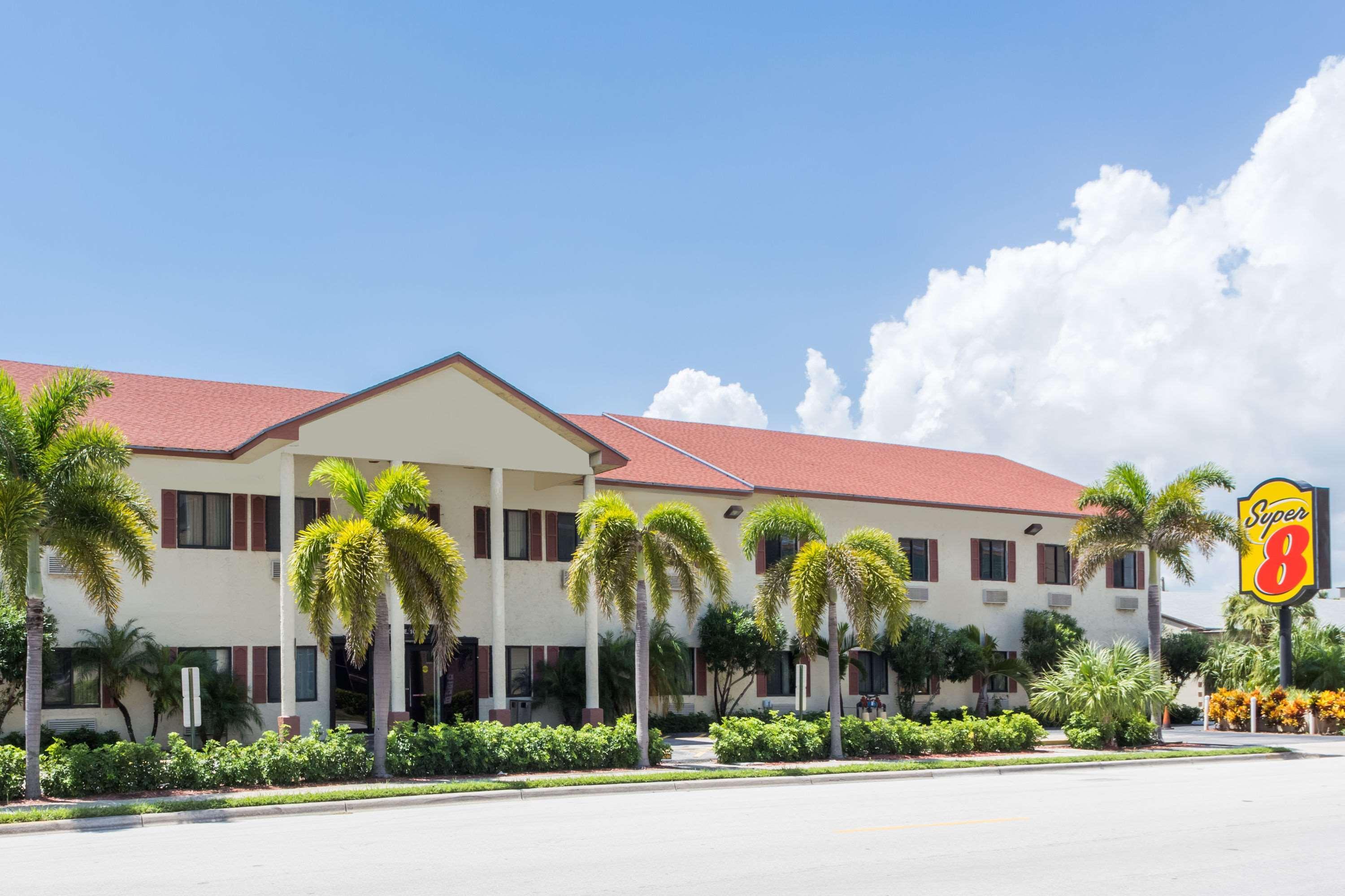 Super 8 By Wyndham Pompano Beach Εξωτερικό φωτογραφία