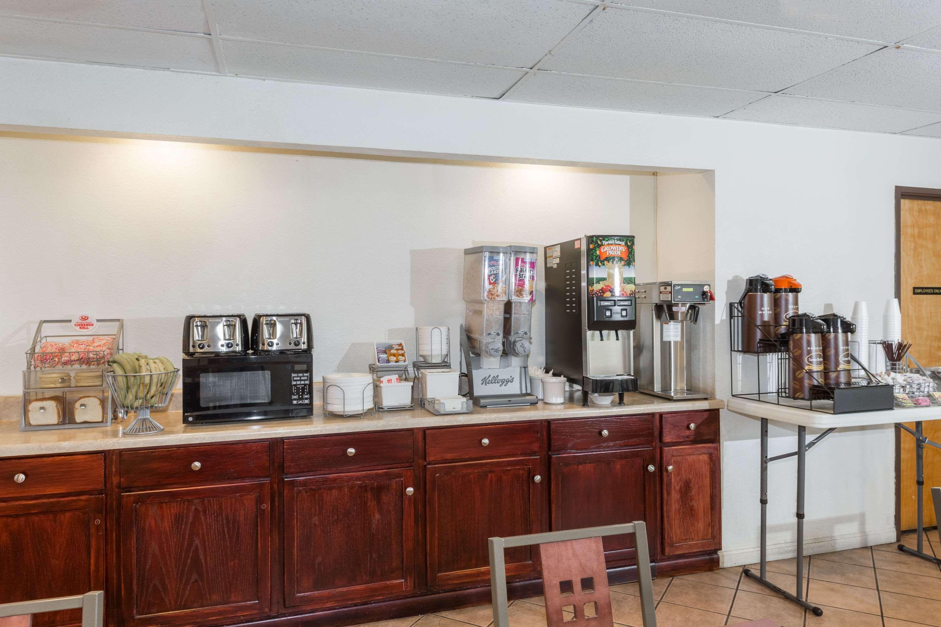 Super 8 By Wyndham Pompano Beach Εξωτερικό φωτογραφία
