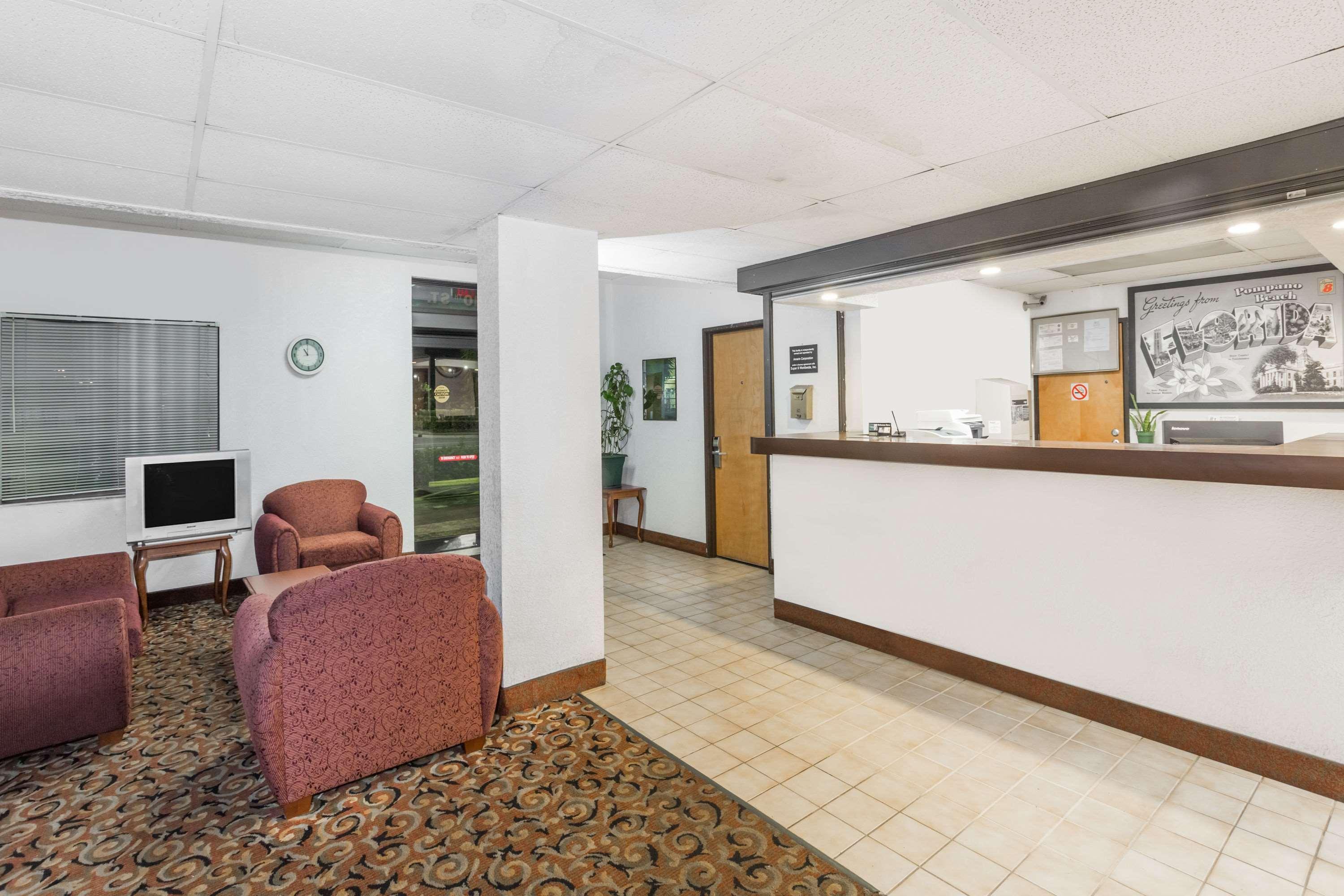 Super 8 By Wyndham Pompano Beach Εξωτερικό φωτογραφία